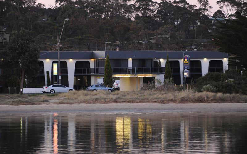Banjo Paterson Motor Inn Lakes Entrance Exterior photo